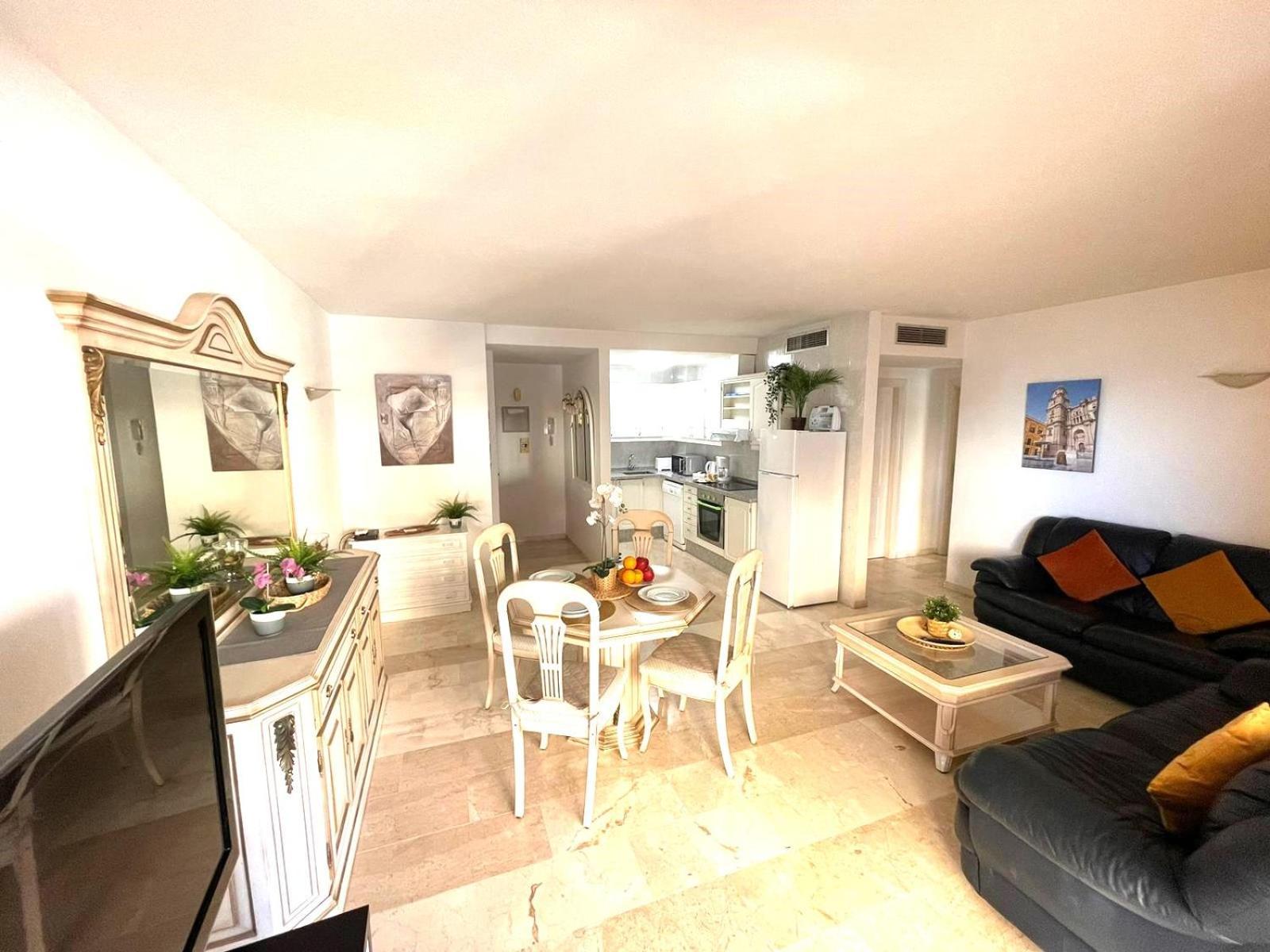 Apartment Teresa Фуeнхирола Екстериор снимка